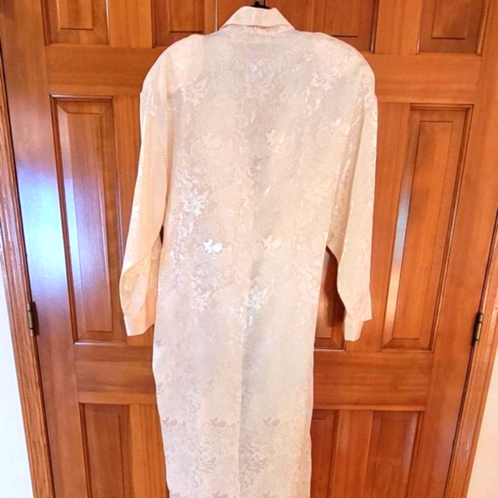 Victoria's Secret Cream Robe - M/L - Picture 6 of 7